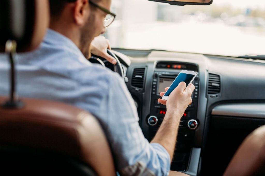 How Listening To Music While Driving Can Lead To Car Accidents - Abogados de Accidentes Chula Vista