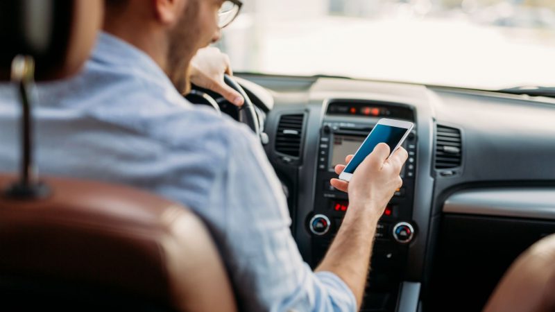 How Listening To Music While Driving Can Lead To Car Accidents - Abogados de Accidentes Chula Vista